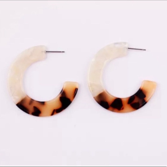 Tortoiseshell Round Hoop Earrings - Picture 2 of 3